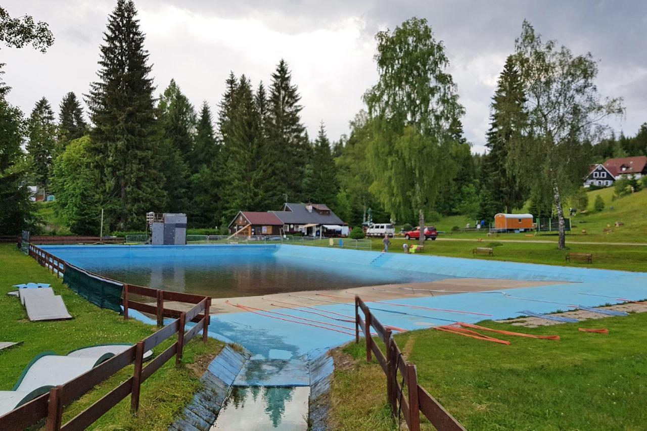 Enjoy Harrachov - Atraktivní slunný klimatizovaný apartmán 14 v centru Harrachova se saunou, wallboxem EV, herní konzolí, počítačem s win 10, Netflix a jedinečným výhledem na Čertovu horu se skokanskými můstky Exterior foto