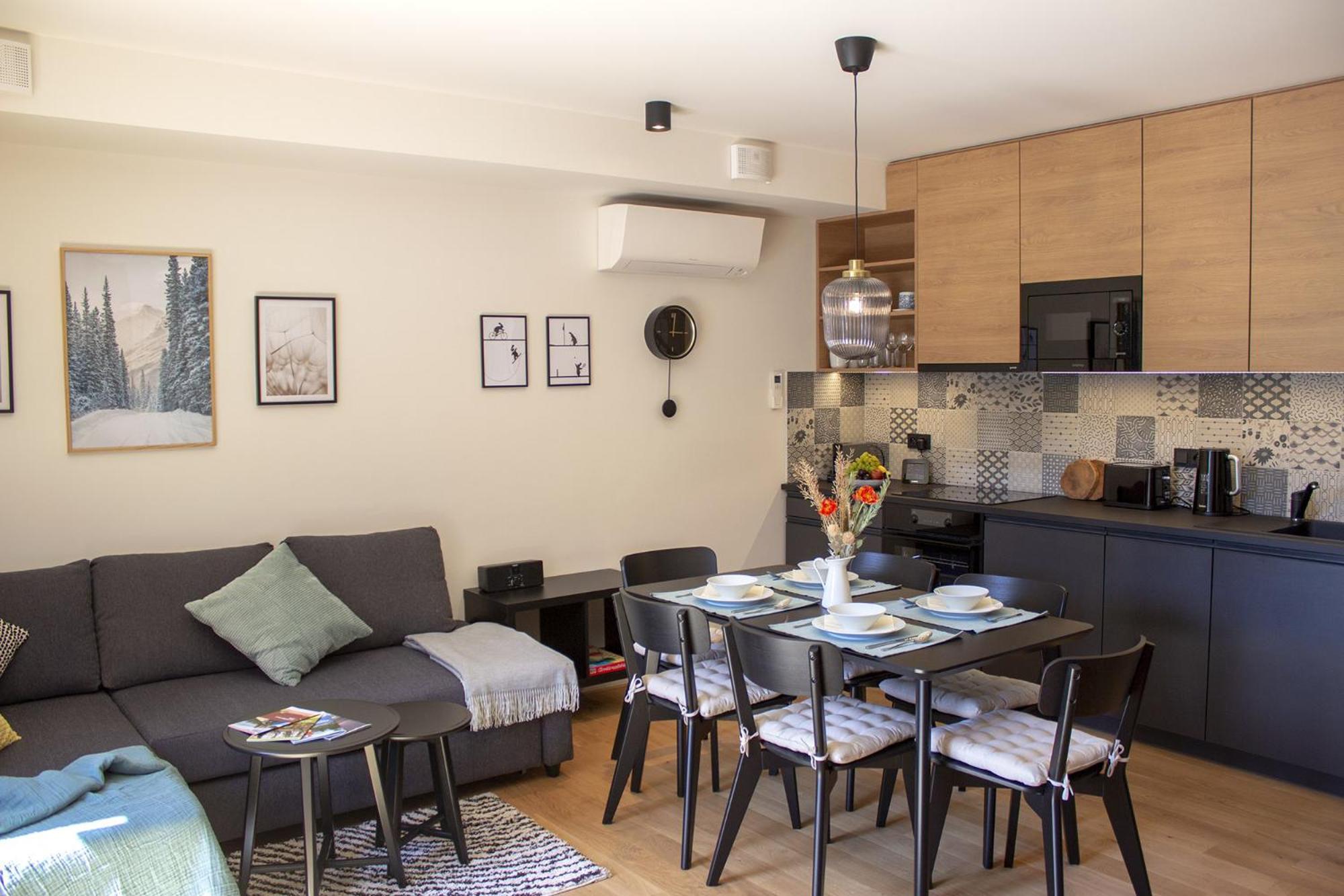 Enjoy Harrachov - Atraktivní slunný klimatizovaný apartmán 14 v centru Harrachova se saunou, wallboxem EV, herní konzolí, počítačem s win 10, Netflix a jedinečným výhledem na Čertovu horu se skokanskými můstky Exterior foto