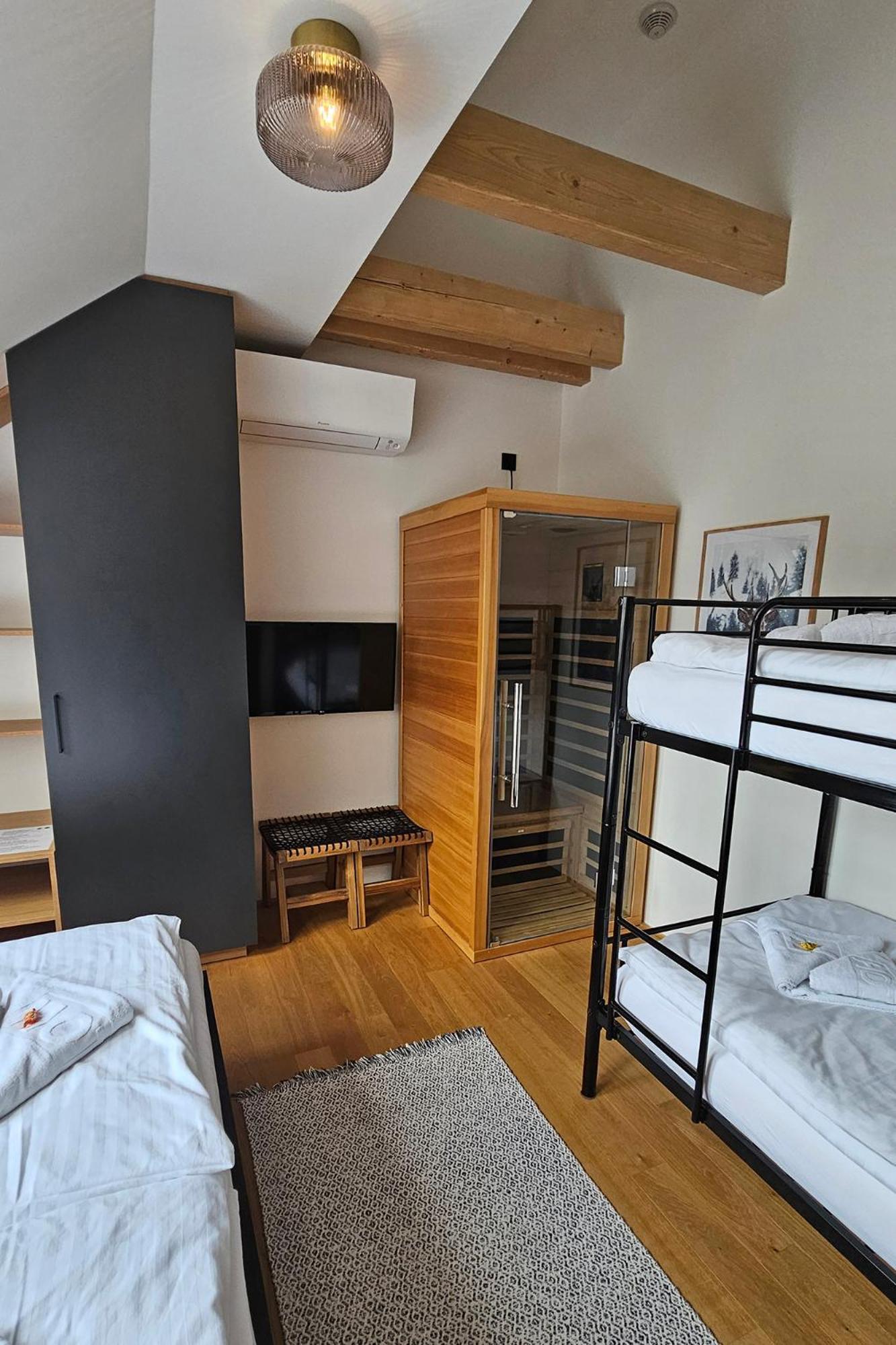 Enjoy Harrachov - Atraktivní slunný klimatizovaný apartmán 14 v centru Harrachova se saunou, wallboxem EV, herní konzolí, počítačem s win 10, Netflix a jedinečným výhledem na Čertovu horu se skokanskými můstky Exterior foto